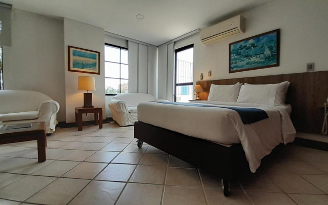 Travelers Apartamentos & Suites Castellón de Juanambú