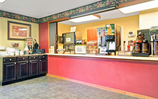 River Hill Inn & Suites