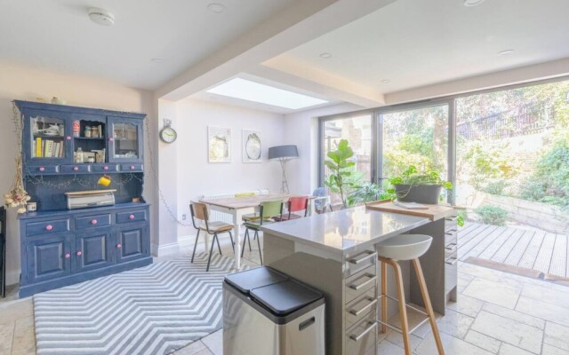 Beautiful & Modern 3BD House- Kennington!