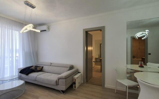 Luminous Apartment with Balcony near Budva Riviera
