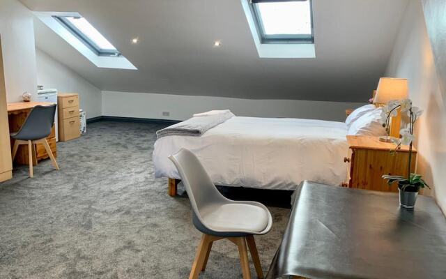Stunning 5bed House in Birmingham Contractors Also
