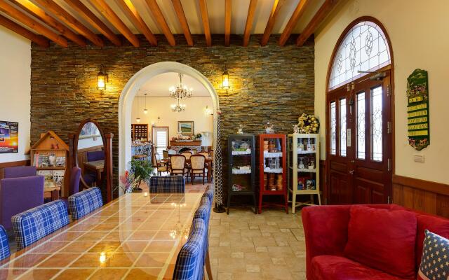 Aurora Villa