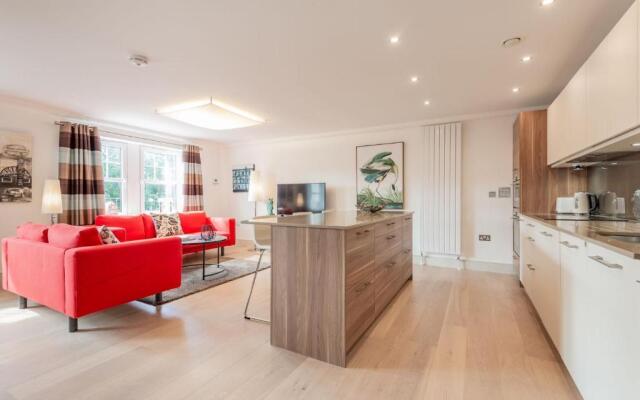 Kinness House, Luxury Apartment with Parking