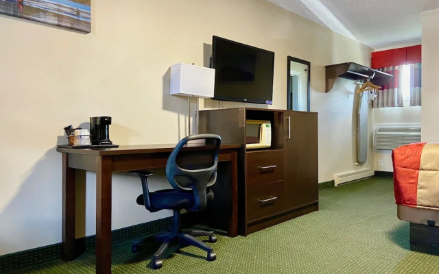 Colonial House Motor Inn