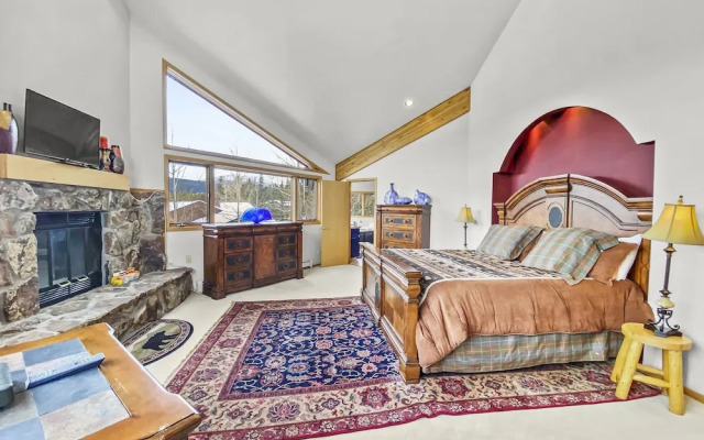 Mountain View Ski Lodge 5 Bedroom Townhouse