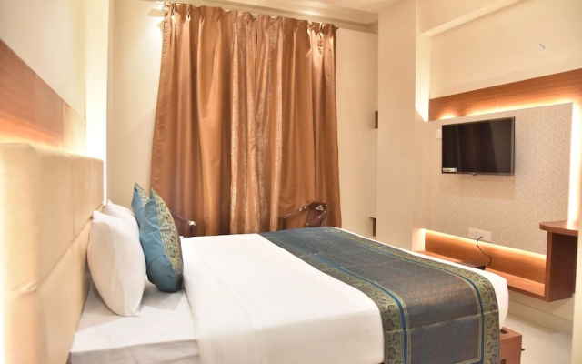 Hotel R K Grand