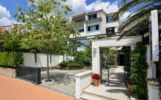 Gianni - Modern & Great Location - SA1