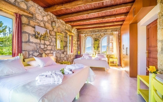 Kastro Estate