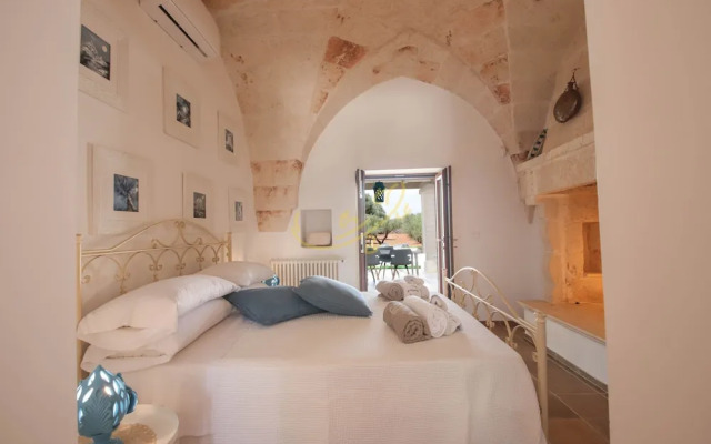 TD Villa Ricchiari Traditional Villa with Designer Pool