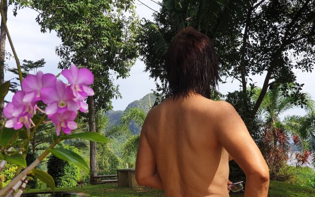 Barefeet Heaven Hill Naturist Resort