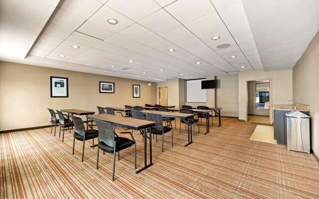 Sonesta Essential Indianapolis Airport