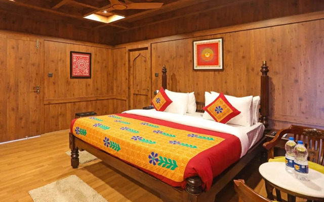 Ekta Houseboat Statue Of Unity Kevadia