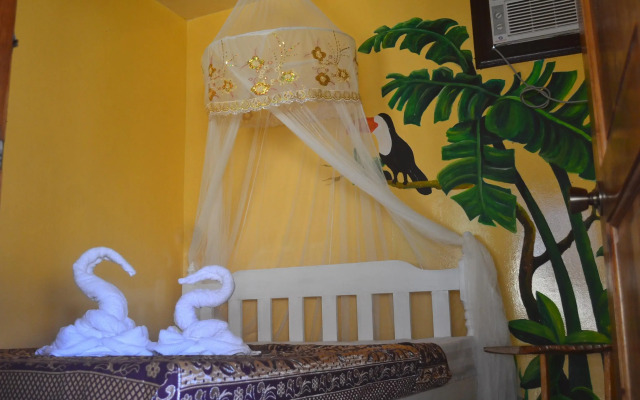 Ur Lil Haws Travel Lodge