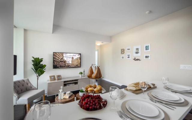Applewood Suites - York Street Condo