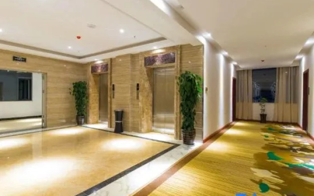 Xishuangbanna Jinghong Weihong Grand Hotel (Airport)