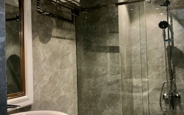 New Luxury Apartment in City Center