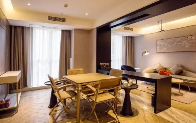 Shiyanhuang Hotel (Chongqing West Railway Station Erlang Subway Station)