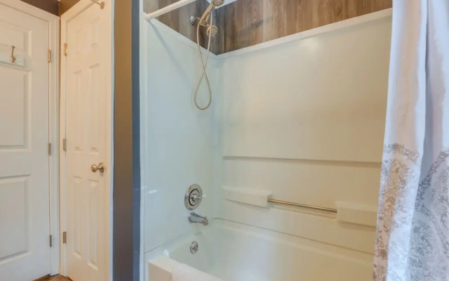 Ski, Golf & Hike: Spacious Dover Retreat!