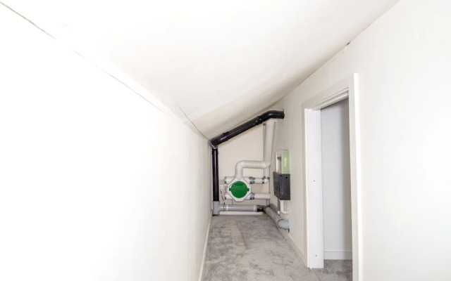 New Apartment - Sleeps 4 - Parking - City Centre