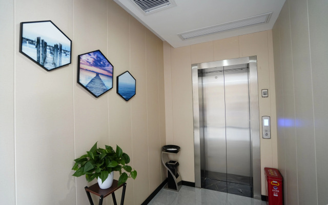 Riste Hotel (Luoxin industrial cluster, Xin'an County)