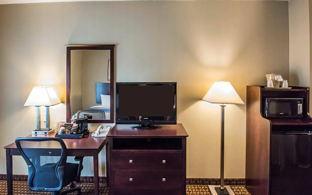 Oakfield Hotel & Suites, Ascend Collection, Rochester-Pittsford NY