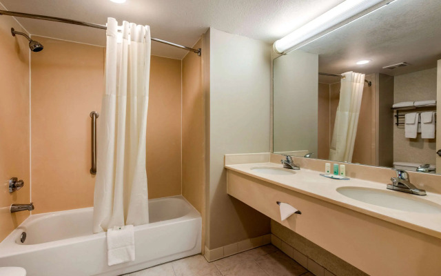 Quality Inn & Suites Tarpon Springs South