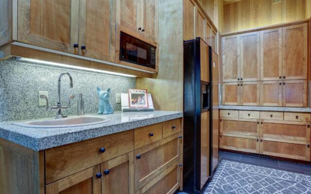 2 Pioneer-AC-Hot Tub-3BR/2BA