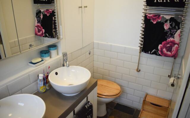 2 Bedroom Flat In Bethnal Green