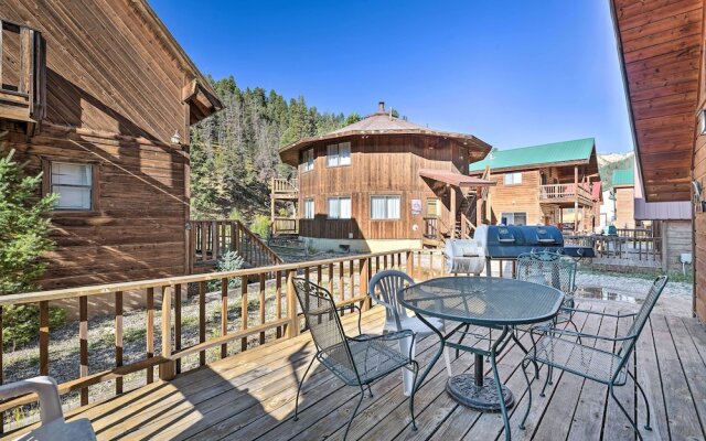 Ski-in/ski-out Red River Cabin w/ Mtn Views!