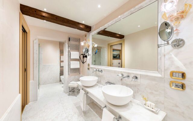 Monaco & Grand Canal Hotel