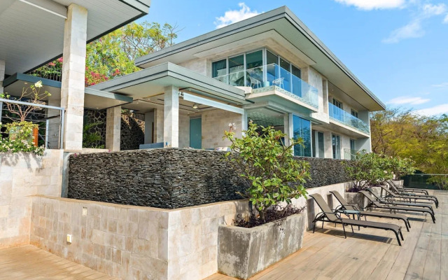 Luxury Villa: Hot Tub: Ocean Views: Fully Staffed