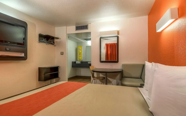 Motel 6 Carlsbad, CA Beach