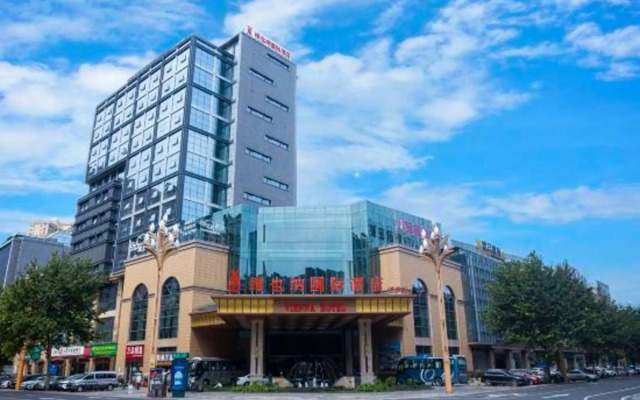 Vienna International Hotel (Mount Emei Crystal Plaza Hotel)