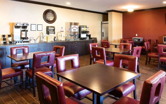 Red Roof Inn & Suites Omaha - Council Bluffs