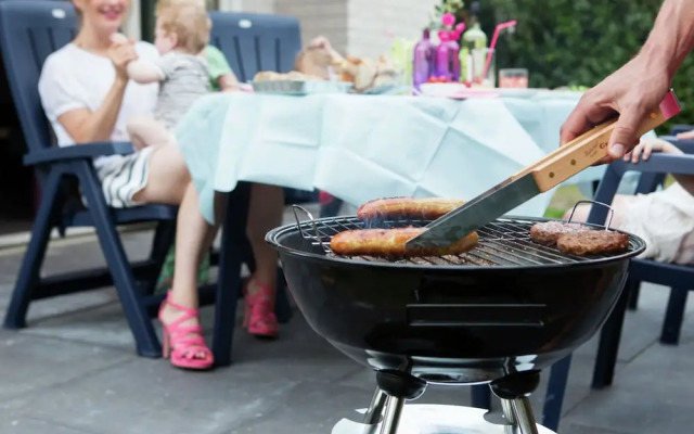 Comfortable Villa with Combi-Microwave in Green Surroundings