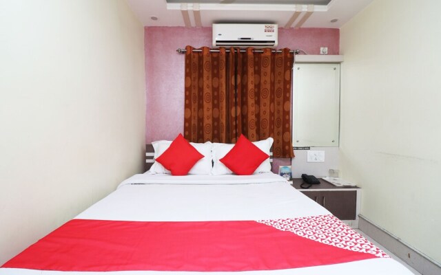 OYO 30163 Hotel Taj Palace