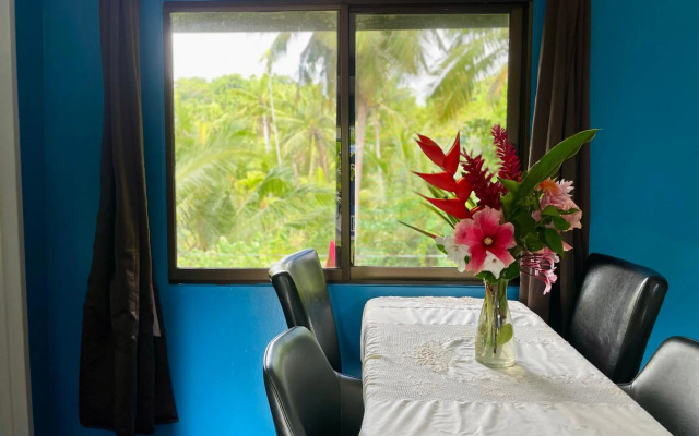 Ngermid Oasis - Cozy 2 BD Home, Beautiful Location