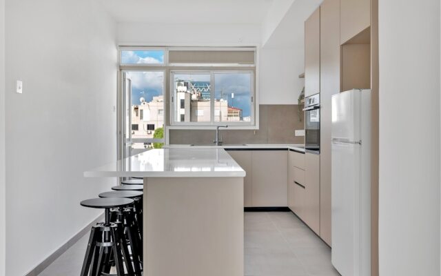 Phaedrus Living: Romanou Modern City Center Flat