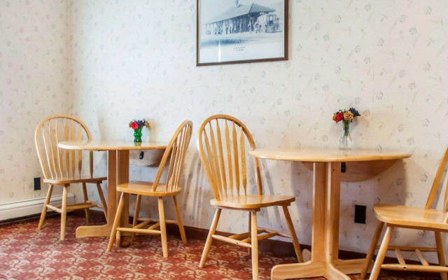 Econo Lodge Cuba I-86 - фото 4