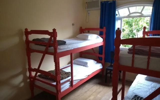 Onça da Praia Hostel