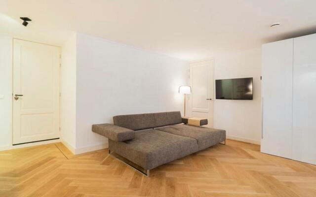 Luxurious studio only 15 minutes from city center