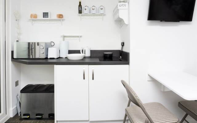 Beautiful 2 Bed Studio