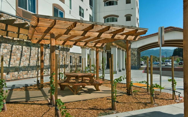 Oxford Suites Sonoma County