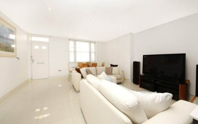 Modern House In Whitechapel