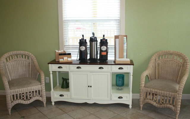 Ocean Sands Beach Boutique Inn - Stay At the Beach