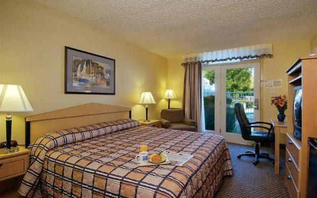 Marina Village Inn
