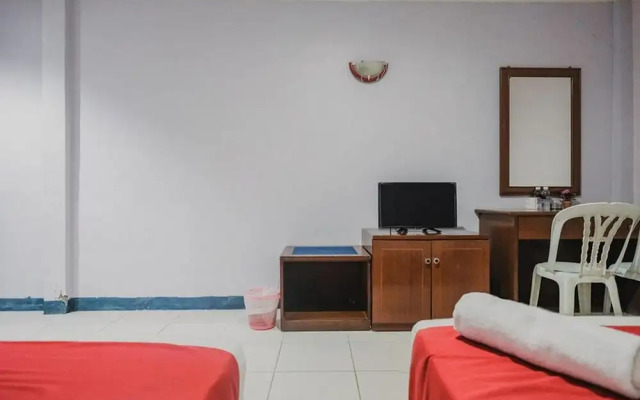 RedDoorz near Nagoya Hill Mall Batam 5