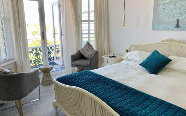 Lazy Waves Boutique B&B