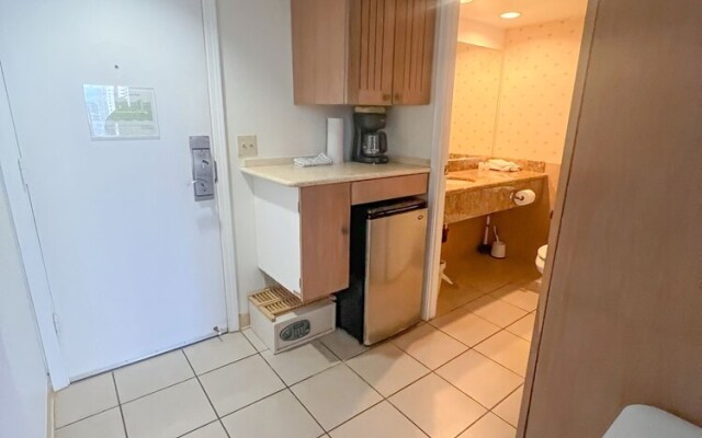 Homey Aqua Palms Studio Condo by RedAwning