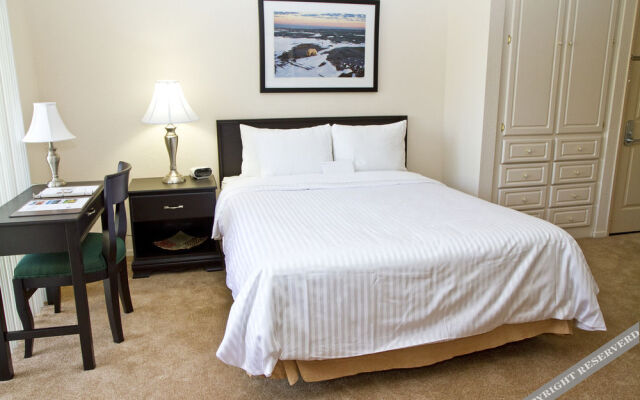 Toluca Hills Apartments By Avalon